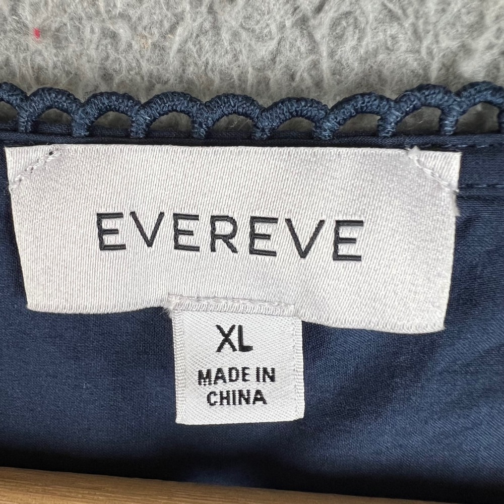 Evereve Navy Blue Eyelet Embroidered V-Neck Cotton Blouse XL - Picture 3 of 9